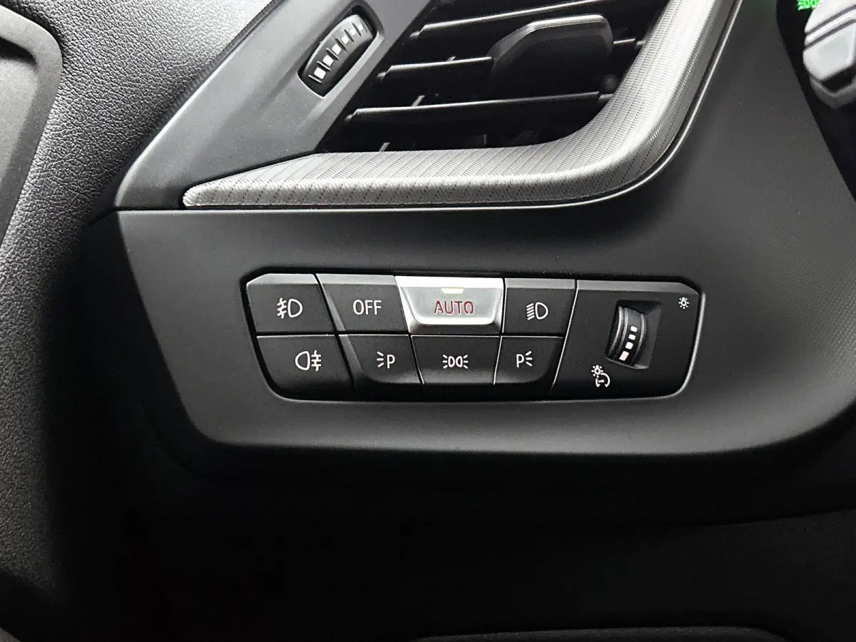 118i High Executive Edition | AUTOMAAT | PANORAMADAK | LEDER | STOELVERWARMING | APPLE CARPLAY - ANDROID AUTO | LED VERLICHTING | DIGITAL COCKPIT | PARKEERSENSOREN |