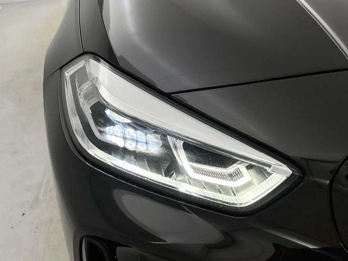 118i High Executive Edition | AUTOMAAT | PANORAMADAK | LEDER | STOELVERWARMING | APPLE CARPLAY - ANDROID AUTO | LED VERLICHTING | DIGITAL COCKPIT | PARKEERSENSOREN |