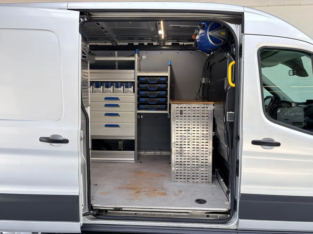 Automaat Servicewagen 350 2.0 TDCI 131PK euro6 L2H2 3Persoons Trend, Sortimo werkplaats inrichting, RIJKLAARPRIJS