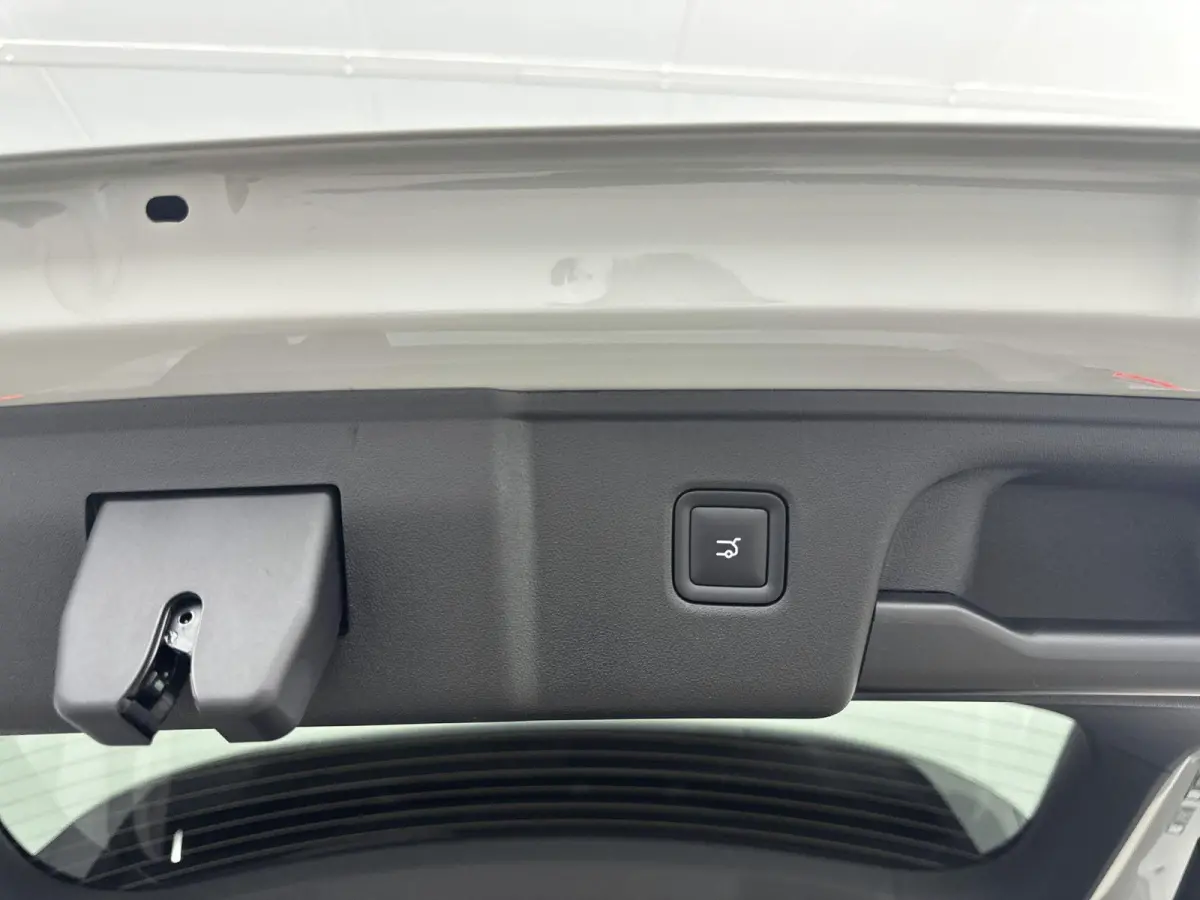 Design ProMax AWD 81.9 kWh | 600 pk | Panoramadak | Navigatie | Stoel Verwarming / Verkoeling | Camera