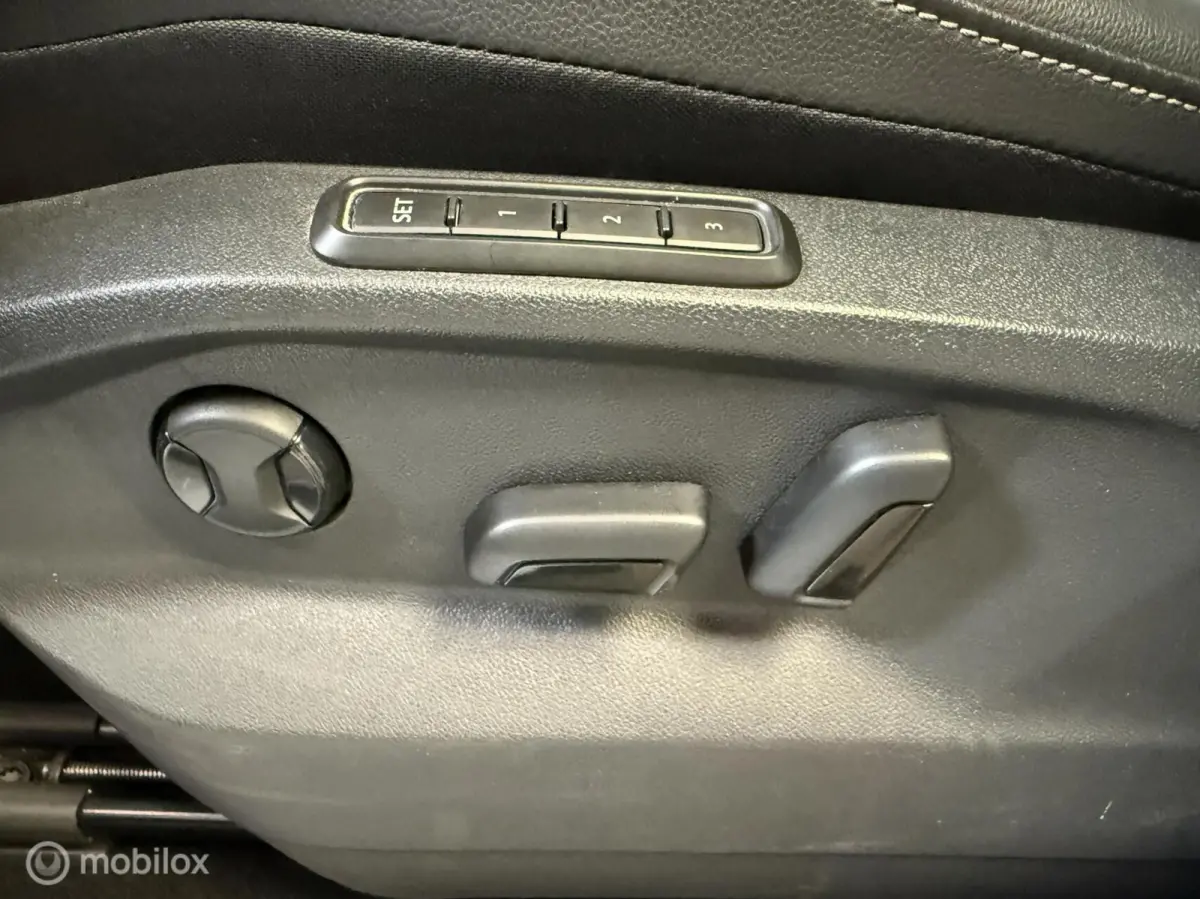 1.4 TSI eHybrid R-Line Business+ FULL OPTION