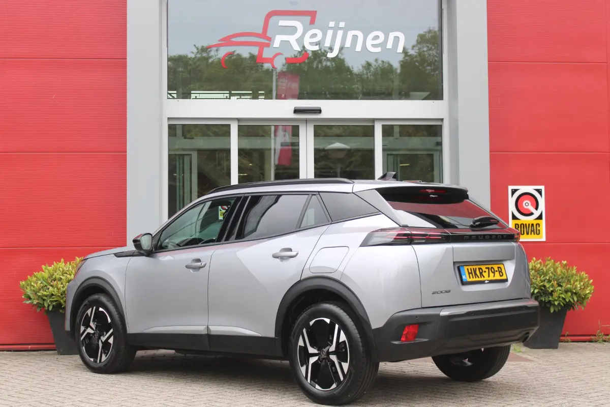 1.2 100PK ALLURE | NAVIGATIE | PARKEERSENSOREN VOOR + ACHTER | KEYLESS ENTRY/START | LICHTMETALEN VELGEN 17" | DRAADLOZE APPLE CARPLAY/ANDROID AUTO | DRAADLOZE TELEFOONLADER | CRUISE CONTROL