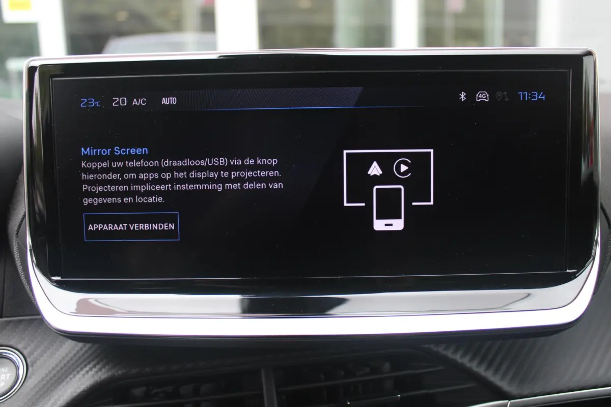1.2 100PK ALLURE | NAVIGATIE | PARKEERSENSOREN VOOR + ACHTER | KEYLESS ENTRY/START | LICHTMETALEN VELGEN 17" | DRAADLOZE APPLE CARPLAY/ANDROID AUTO | DRAADLOZE TELEFOONLADER | CRUISE CONTROL