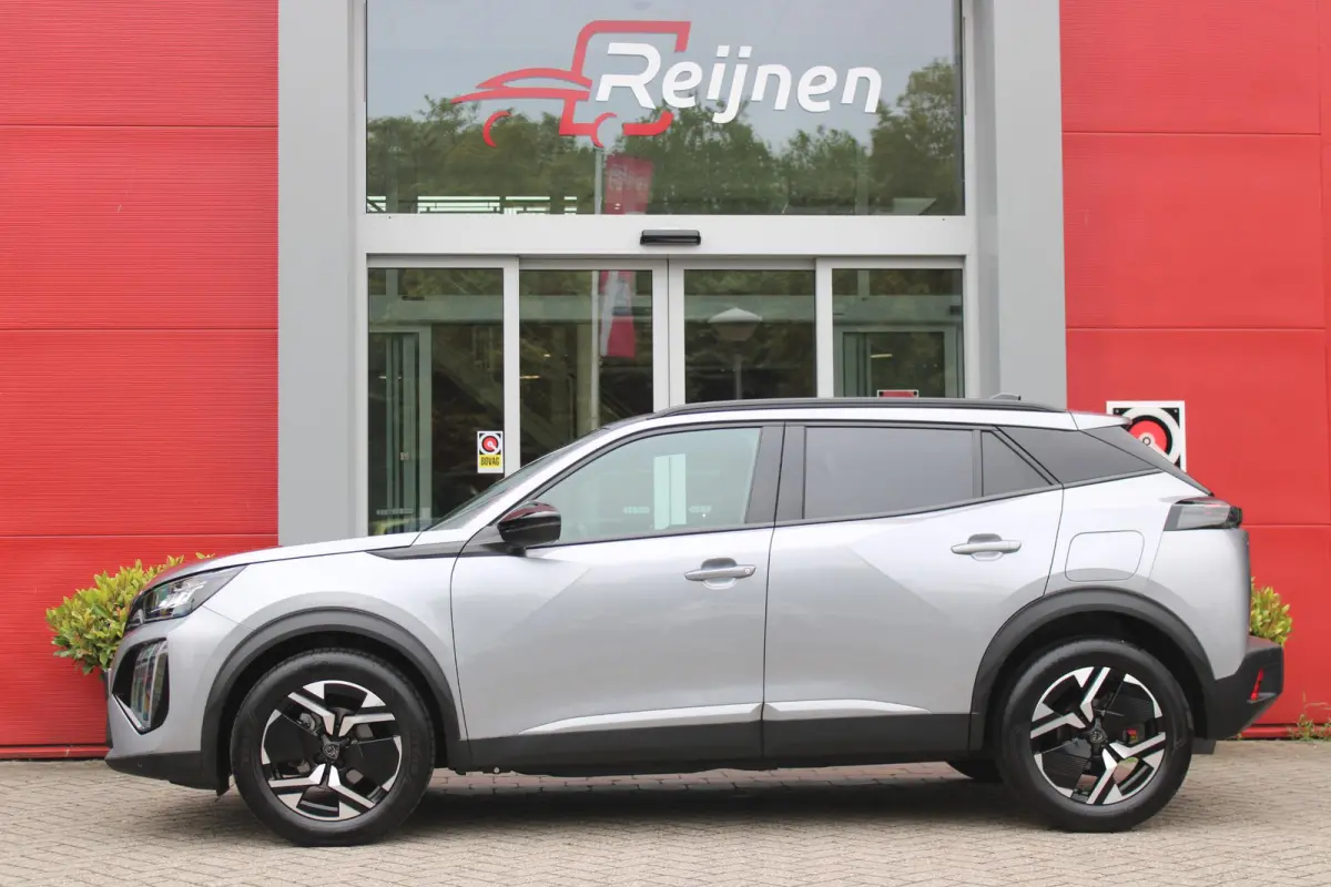 1.2 100PK ALLURE | NAVIGATIE | PARKEERSENSOREN VOOR + ACHTER | KEYLESS ENTRY/START | LICHTMETALEN VELGEN 17" | DRAADLOZE APPLE CARPLAY/ANDROID AUTO | DRAADLOZE TELEFOONLADER | CRUISE CONTROL
