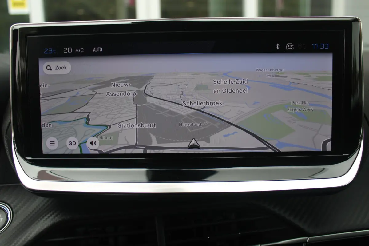 1.2 100PK ALLURE | NAVIGATIE | PARKEERSENSOREN VOOR + ACHTER | KEYLESS ENTRY/START | LICHTMETALEN VELGEN 17" | DRAADLOZE APPLE CARPLAY/ANDROID AUTO | DRAADLOZE TELEFOONLADER | CRUISE CONTROL