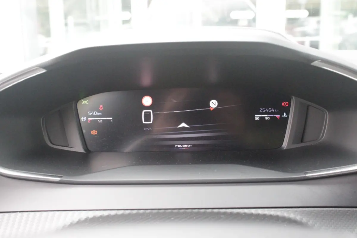 1.2 100PK ALLURE | NAVIGATIE | PARKEERSENSOREN VOOR + ACHTER | KEYLESS ENTRY/START | LICHTMETALEN VELGEN 17" | DRAADLOZE APPLE CARPLAY/ANDROID AUTO | DRAADLOZE TELEFOONLADER | CRUISE CONTROL