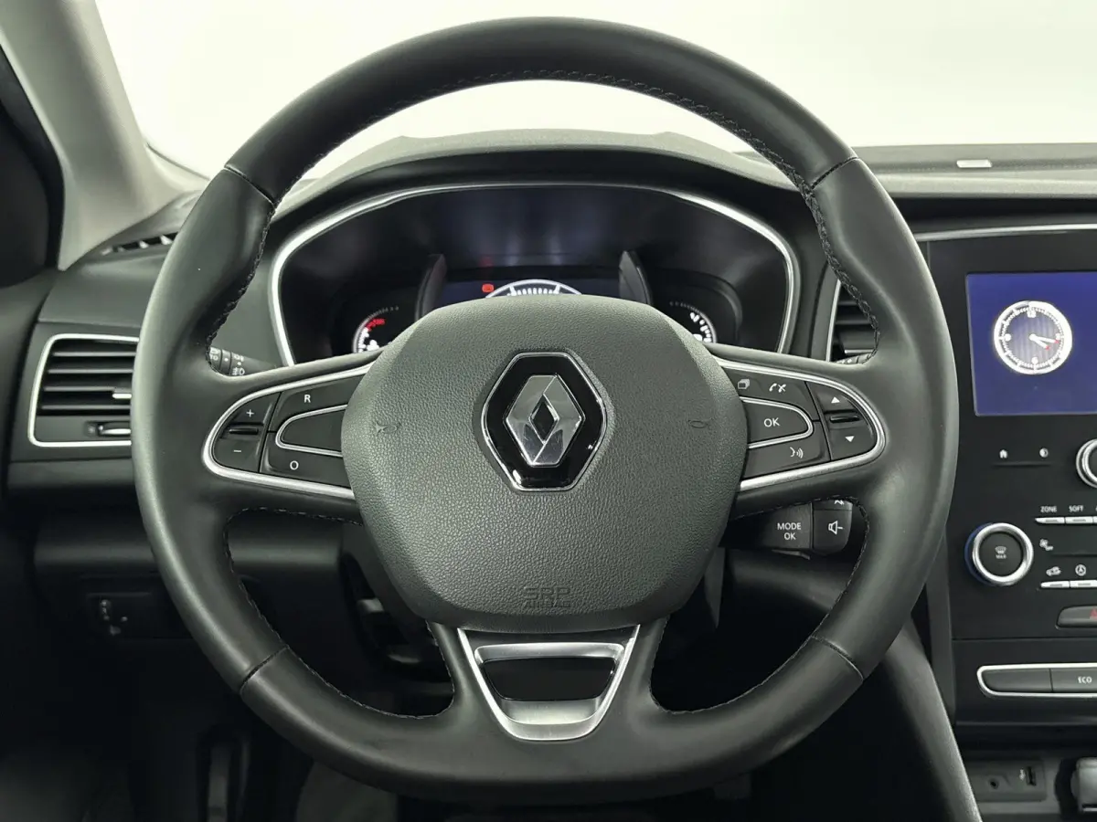 1.2 TCe Bose Airco | Apple Carplay | Android Auto | Achteruitrijcamera | Bose Geluidsinstallatie | Bluetooth | Cruise Control |  Dakrails | Lederen Stuurwiel | Lederen/Stof Bekleding | Licht