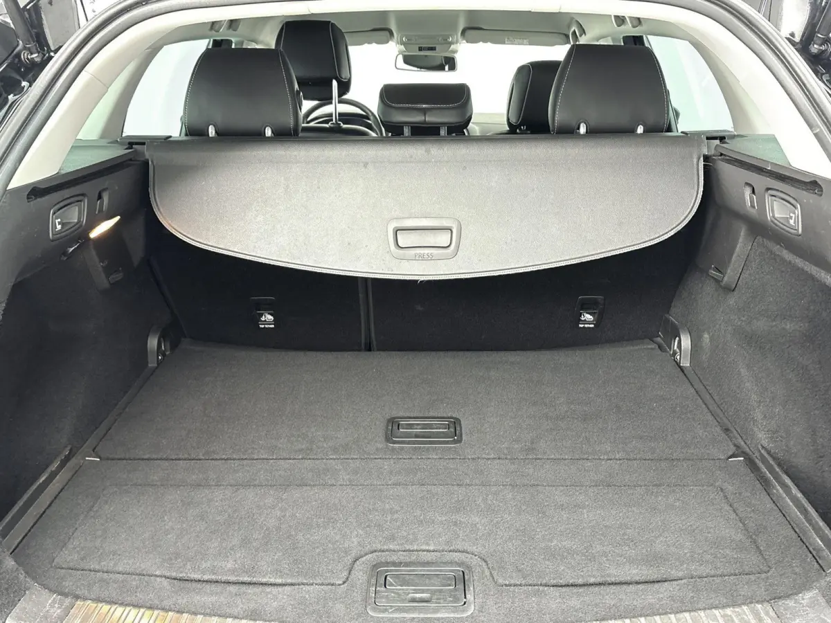 1.2 TCe Bose Airco | Apple Carplay | Android Auto | Achteruitrijcamera | Bose Geluidsinstallatie | Bluetooth | Cruise Control |  Dakrails | Lederen Stuurwiel | Lederen/Stof Bekleding | Licht