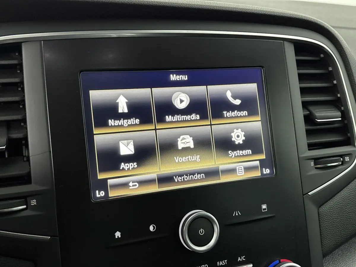 1.2 TCe Bose Airco | Apple Carplay | Android Auto | Achteruitrijcamera | Bose Geluidsinstallatie | Bluetooth | Cruise Control |  Dakrails | Lederen Stuurwiel | Lederen/Stof Bekleding | Licht