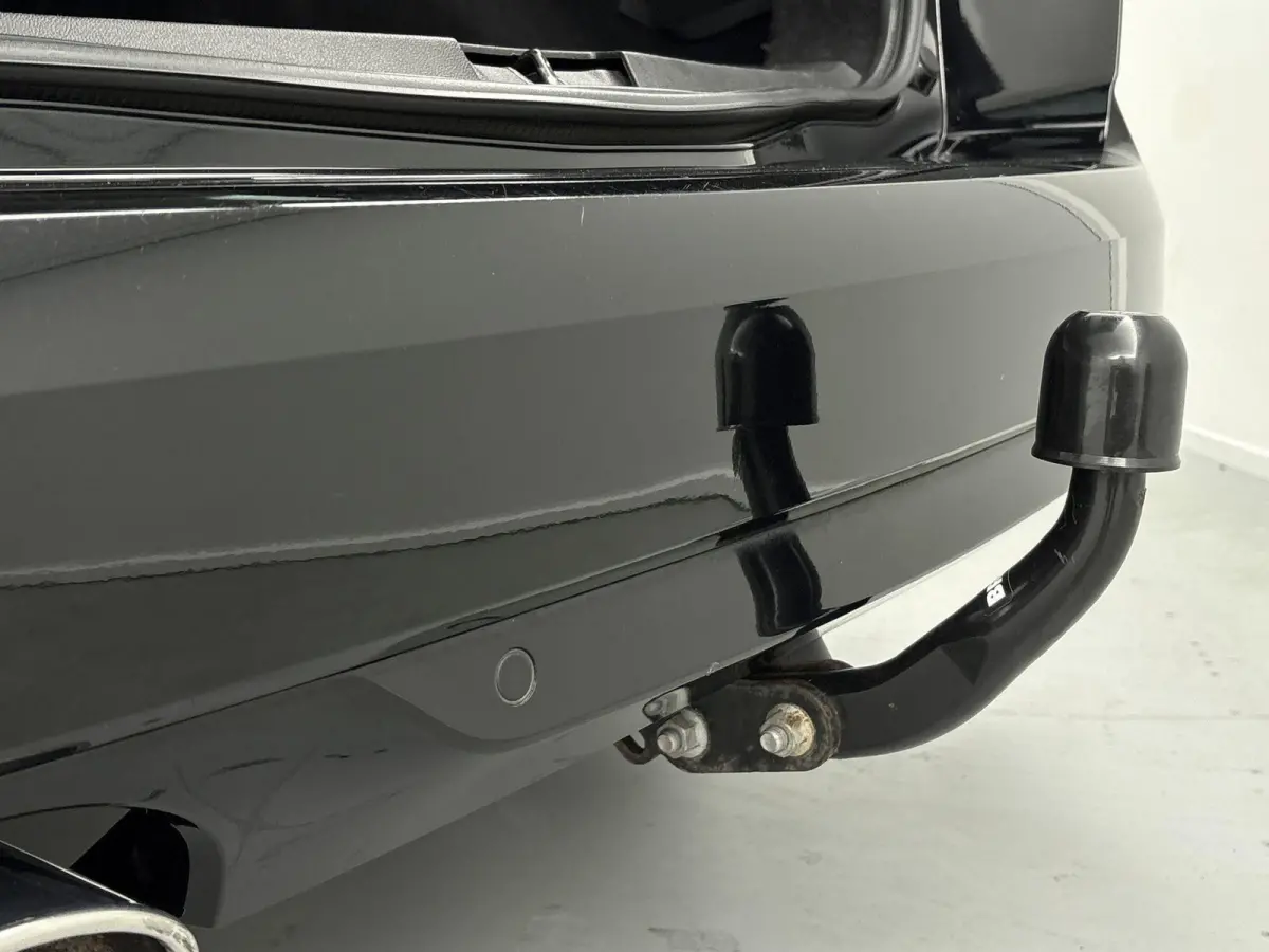 1.2 TCe Bose Airco | Apple Carplay | Android Auto | Achteruitrijcamera | Bose Geluidsinstallatie | Bluetooth | Cruise Control |  Dakrails | Lederen Stuurwiel | Lederen/Stof Bekleding | Licht
