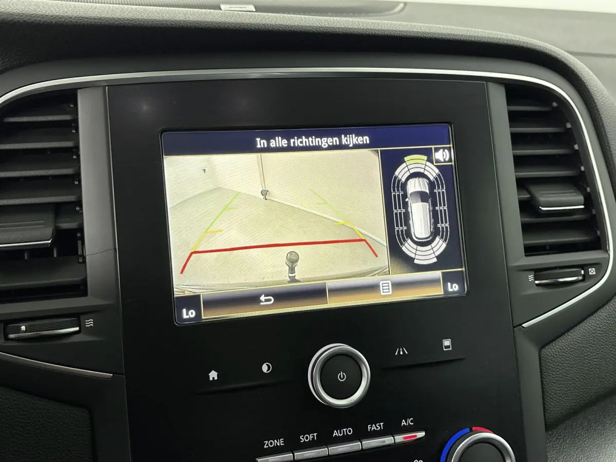 1.2 TCe Bose Airco | Apple Carplay | Android Auto | Achteruitrijcamera | Bose Geluidsinstallatie | Bluetooth | Cruise Control |  Dakrails | Lederen Stuurwiel | Lederen/Stof Bekleding | Licht