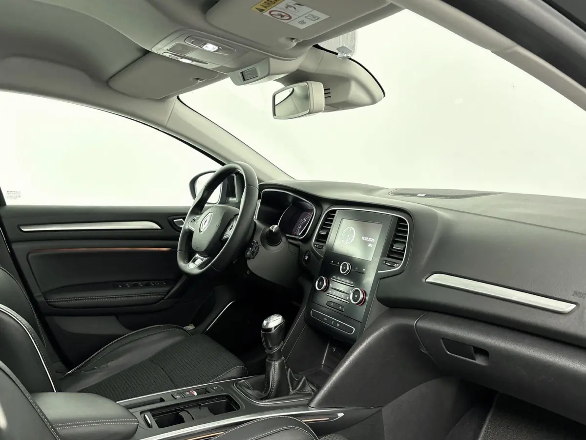 1.2 TCe Bose Airco | Apple Carplay | Android Auto | Achteruitrijcamera | Bose Geluidsinstallatie | Bluetooth | Cruise Control |  Dakrails | Lederen Stuurwiel | Lederen/Stof Bekleding | Licht