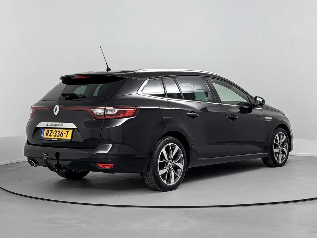 1.2 TCe Bose Airco | Apple Carplay | Android Auto | Achteruitrijcamera | Bose Geluidsinstallatie | Bluetooth | Cruise Control |  Dakrails | Lederen Stuurwiel | Lederen/Stof Bekleding | Licht