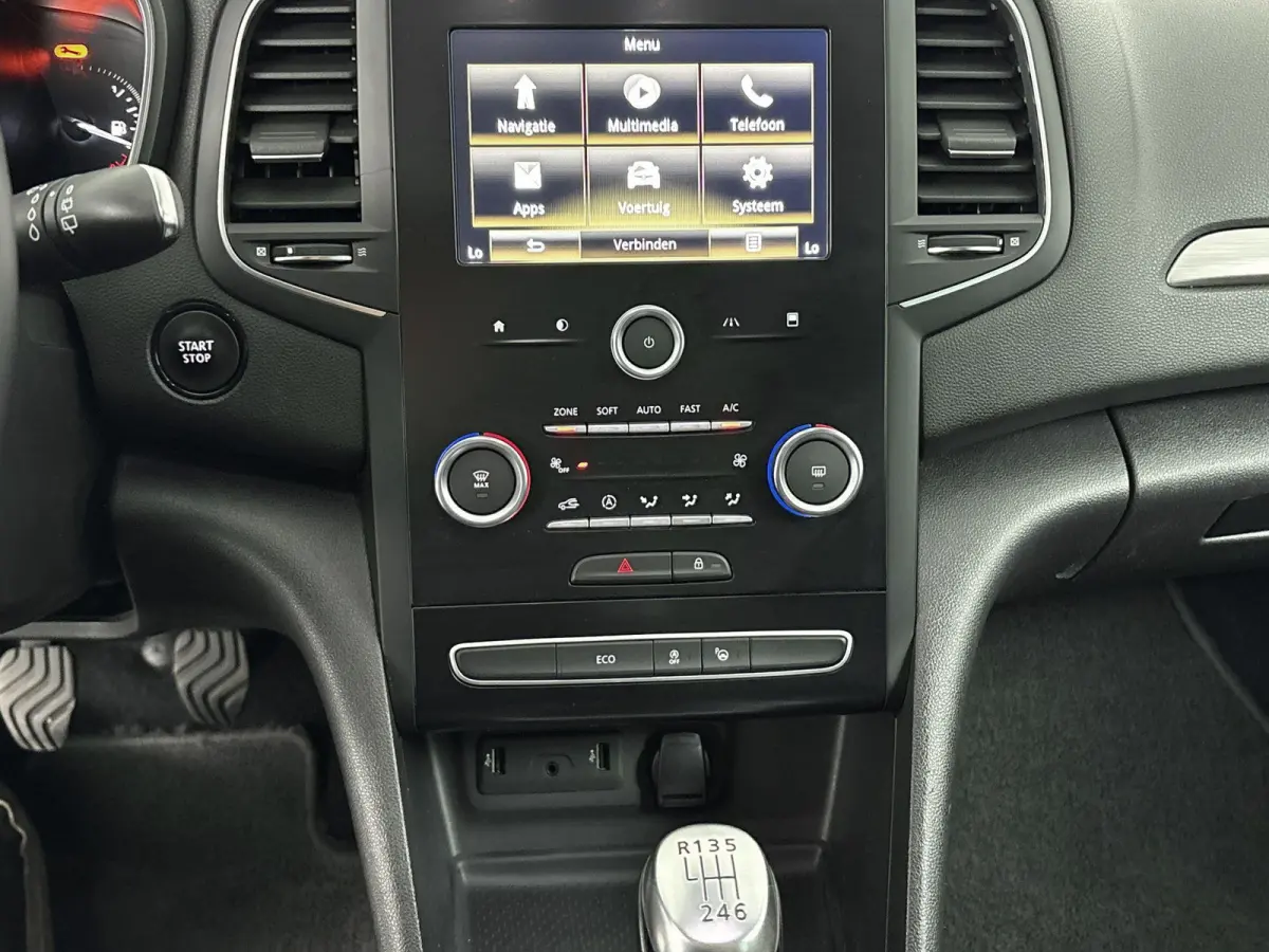1.2 TCe Bose Airco | Apple Carplay | Android Auto | Achteruitrijcamera | Bose Geluidsinstallatie | Bluetooth | Cruise Control |  Dakrails | Lederen Stuurwiel | Lederen/Stof Bekleding | Licht