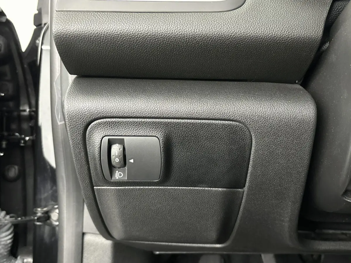 1.2 TCe Bose Airco | Apple Carplay | Android Auto | Achteruitrijcamera | Bose Geluidsinstallatie | Bluetooth | Cruise Control |  Dakrails | Lederen Stuurwiel | Lederen/Stof Bekleding | Licht