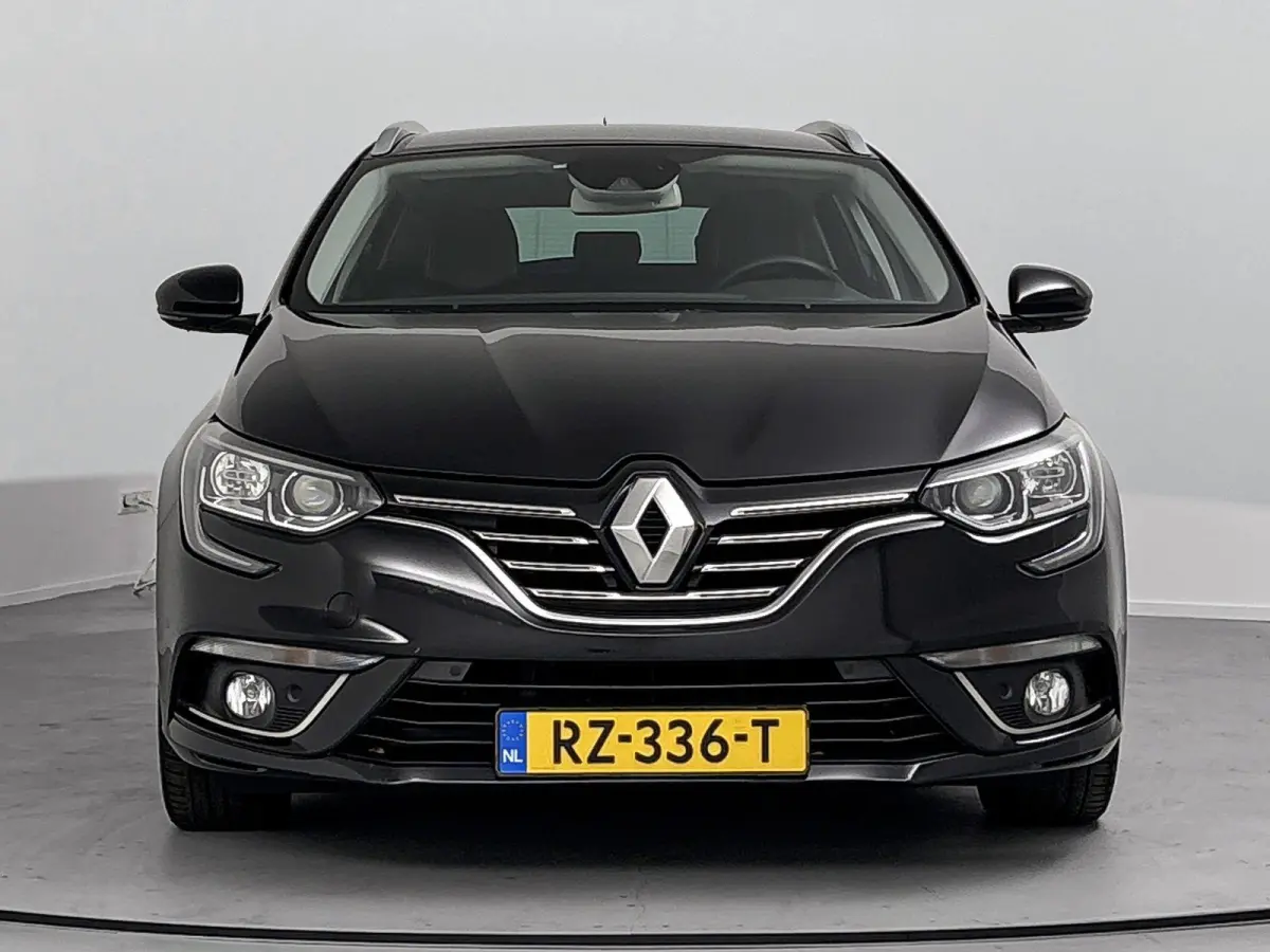 1.2 TCe Bose Airco | Apple Carplay | Android Auto | Achteruitrijcamera | Bose Geluidsinstallatie | Bluetooth | Cruise Control |  Dakrails | Lederen Stuurwiel | Lederen/Stof Bekleding | Licht