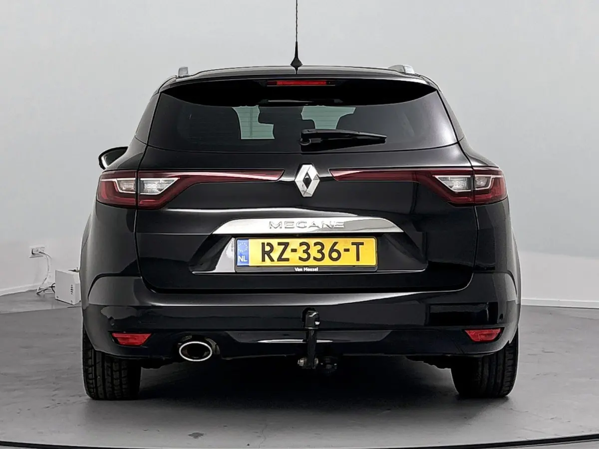 1.2 TCe Bose Airco | Apple Carplay | Android Auto | Achteruitrijcamera | Bose Geluidsinstallatie | Bluetooth | Cruise Control |  Dakrails | Lederen Stuurwiel | Lederen/Stof Bekleding | Licht