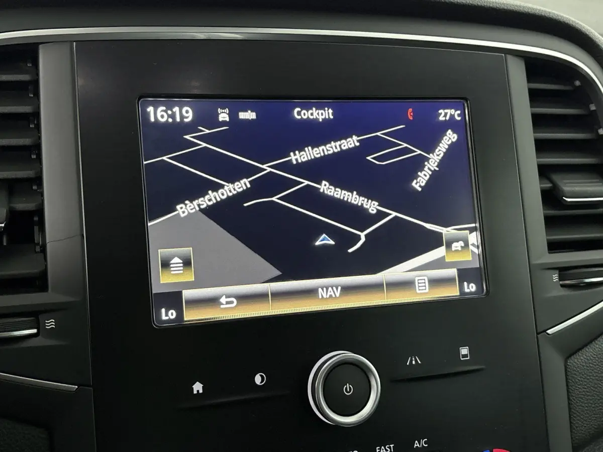 1.2 TCe Bose Airco | Apple Carplay | Android Auto | Achteruitrijcamera | Bose Geluidsinstallatie | Bluetooth | Cruise Control |  Dakrails | Lederen Stuurwiel | Lederen/Stof Bekleding | Licht