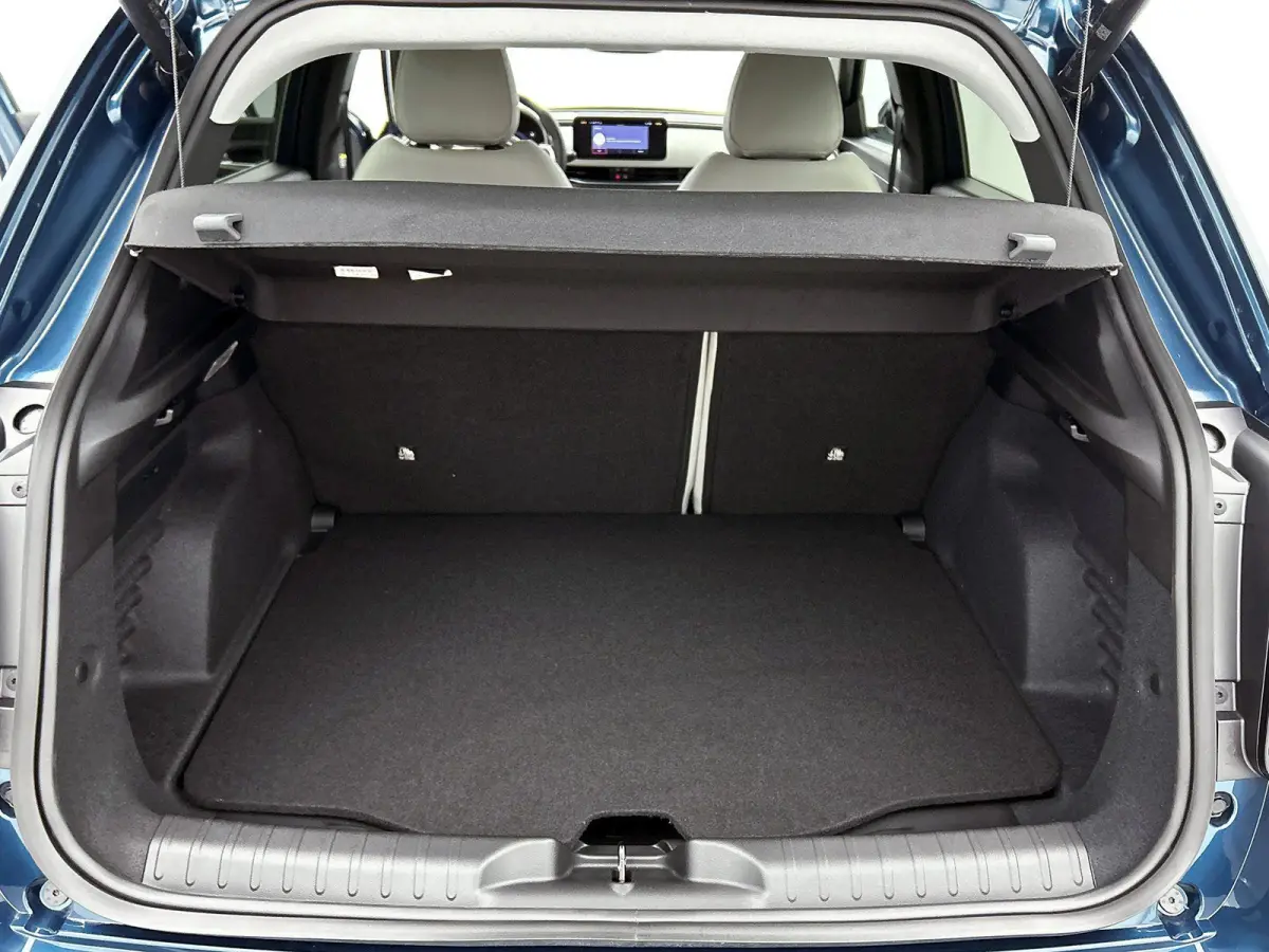 SUV La Prima Hybrid 145 pk Automaat | Navigatie | Achteruitrijcamera | Voorstoelen Verwarmd | Kunstlederen Bekleding | Elektrische Achterklep met Sensor | LED Koplampen | Dodehoek Detectie |