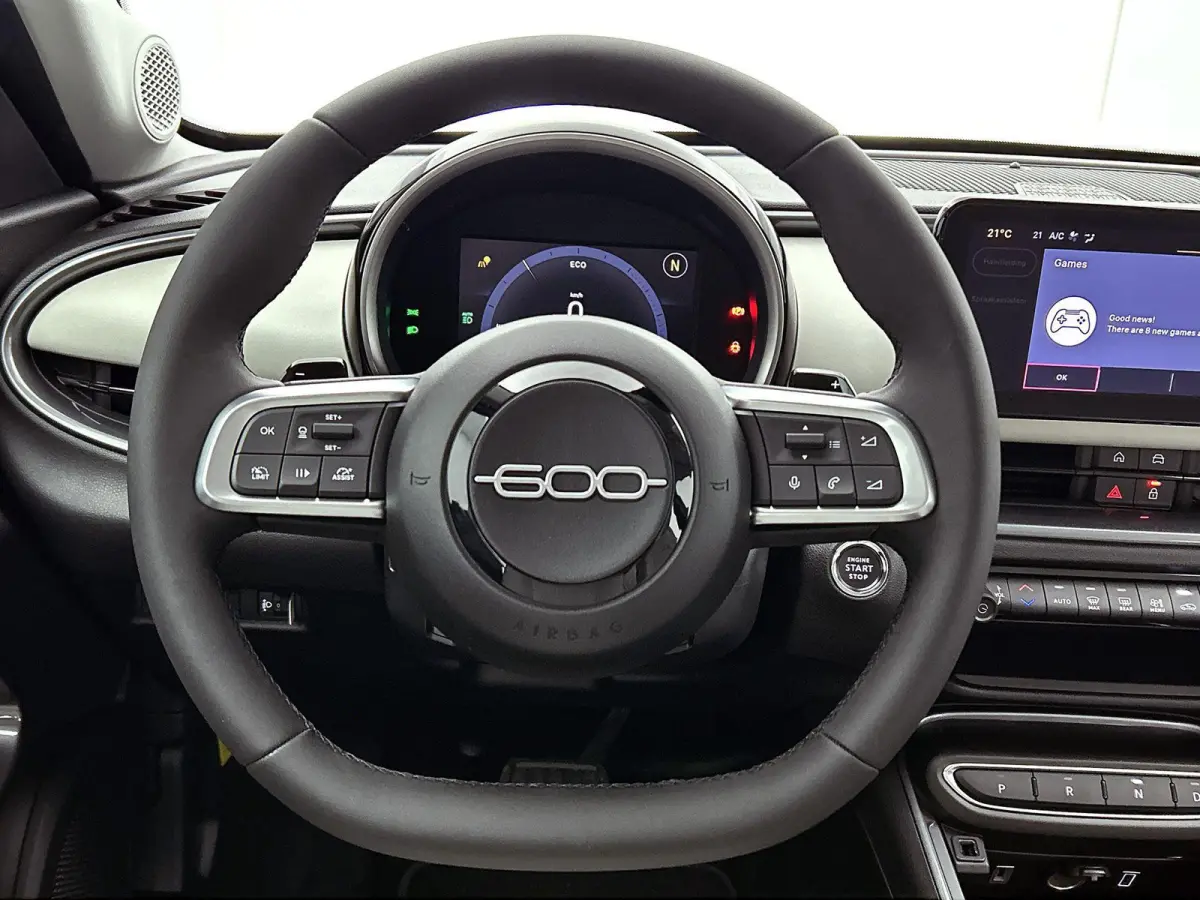 SUV La Prima Hybrid 145 pk Automaat | Navigatie | Achteruitrijcamera | Voorstoelen Verwarmd | Kunstlederen Bekleding | Elektrische Achterklep met Sensor | LED Koplampen | Dodehoek Detectie |
