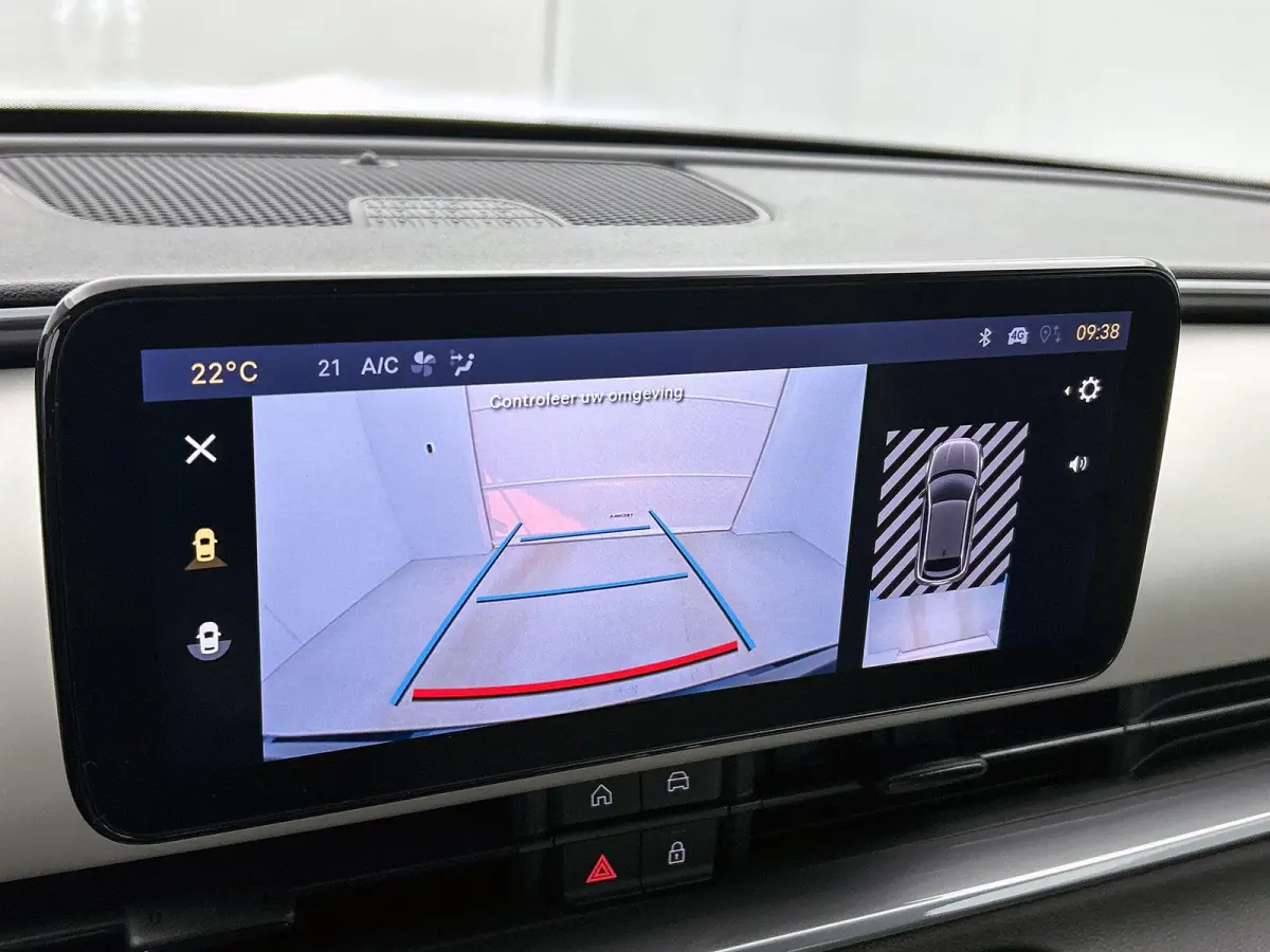 SUV La Prima Hybrid 145 pk Automaat | Navigatie | Achteruitrijcamera | Voorstoelen Verwarmd | Kunstlederen Bekleding | Elektrische Achterklep met Sensor | LED Koplampen | Dodehoek Detectie |