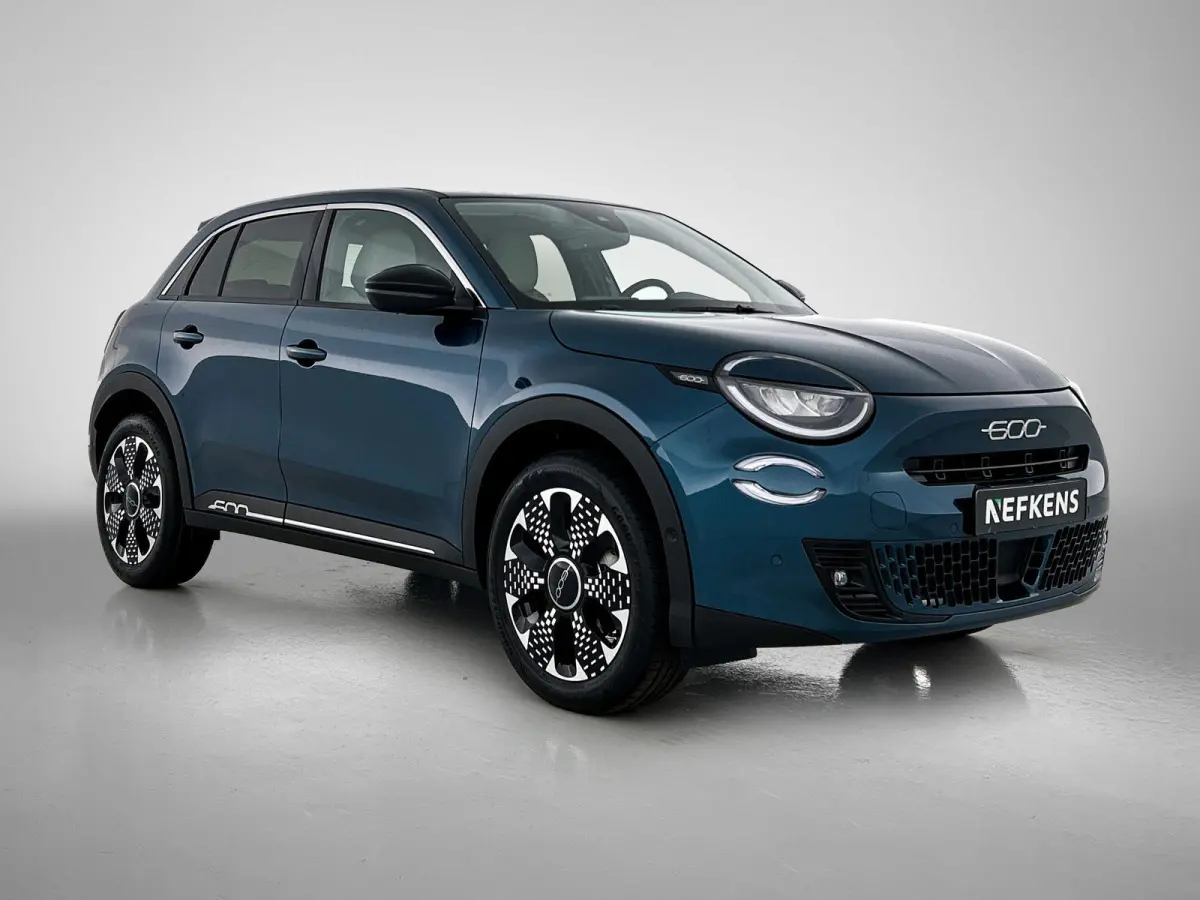 SUV La Prima Hybrid 145 pk Automaat | Navigatie | Achteruitrijcamera | Voorstoelen Verwarmd | Kunstlederen Bekleding | Elektrische Achterklep met Sensor | LED Koplampen | Dodehoek Detectie |