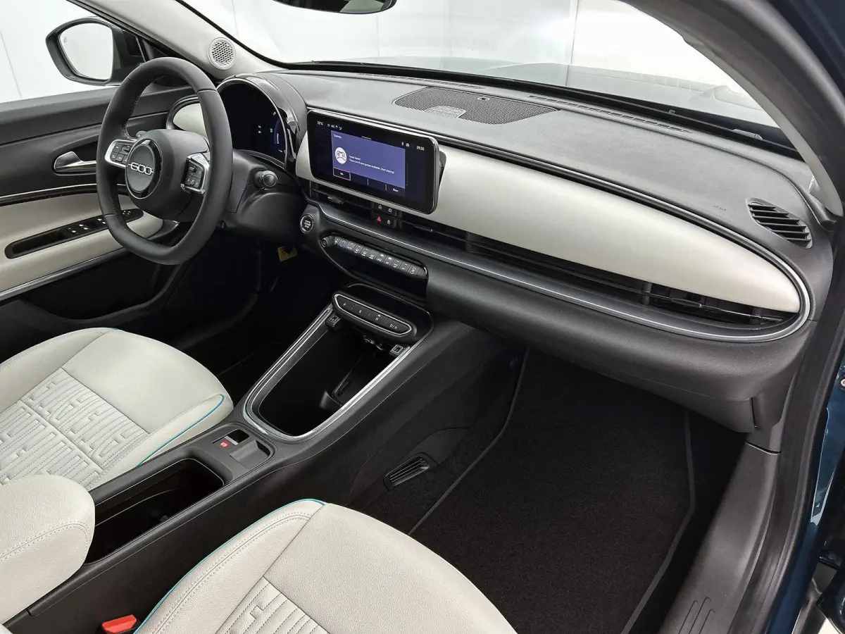 SUV La Prima Hybrid 145 pk Automaat | Navigatie | Achteruitrijcamera | Voorstoelen Verwarmd | Kunstlederen Bekleding | Elektrische Achterklep met Sensor | LED Koplampen | Dodehoek Detectie |