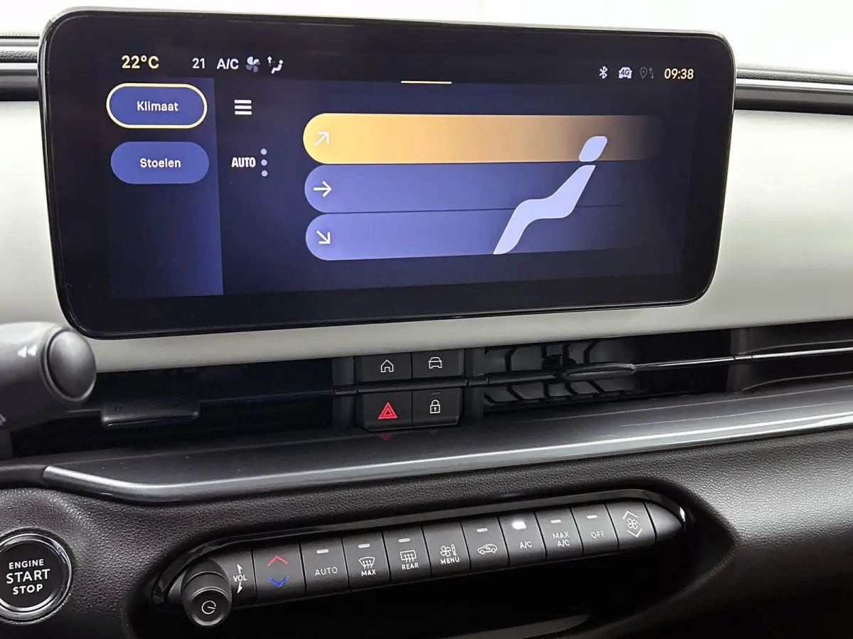 SUV La Prima Hybrid 145 pk Automaat | Navigatie | Achteruitrijcamera | Voorstoelen Verwarmd | Kunstlederen Bekleding | Elektrische Achterklep met Sensor | LED Koplampen | Dodehoek Detectie |