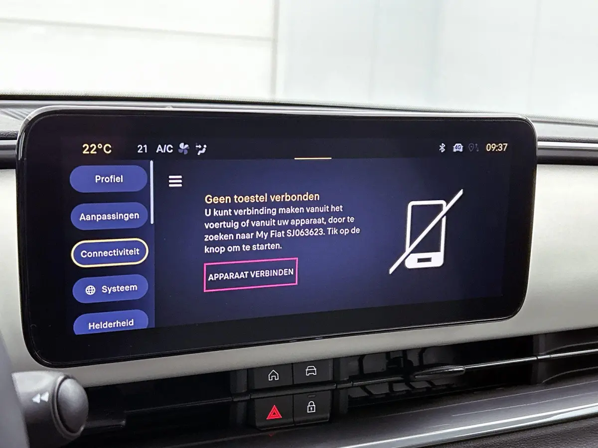 SUV La Prima Hybrid 145 pk Automaat | Navigatie | Achteruitrijcamera | Voorstoelen Verwarmd | Kunstlederen Bekleding | Elektrische Achterklep met Sensor | LED Koplampen | Dodehoek Detectie |