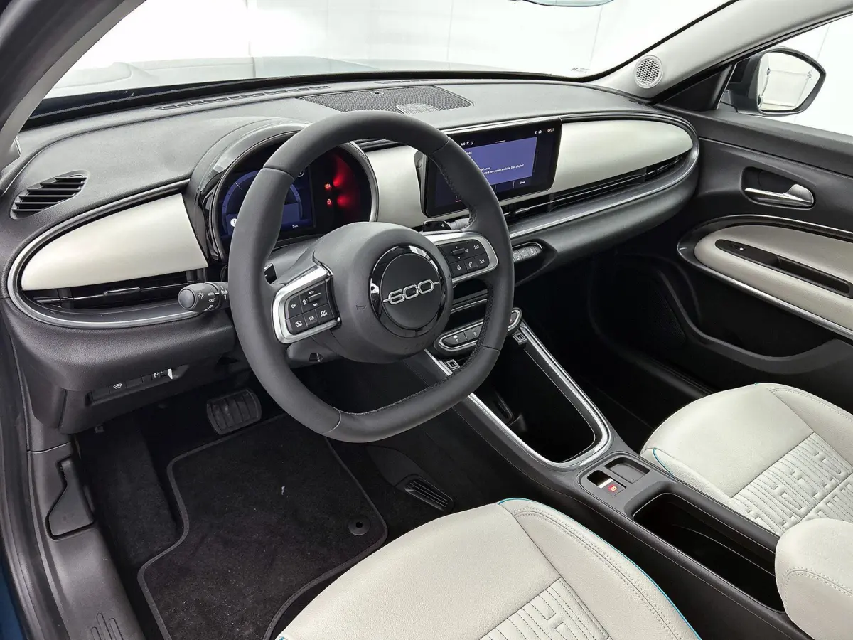 SUV La Prima Hybrid 145 pk Automaat | Navigatie | Achteruitrijcamera | Voorstoelen Verwarmd | Kunstlederen Bekleding | Elektrische Achterklep met Sensor | LED Koplampen | Dodehoek Detectie |