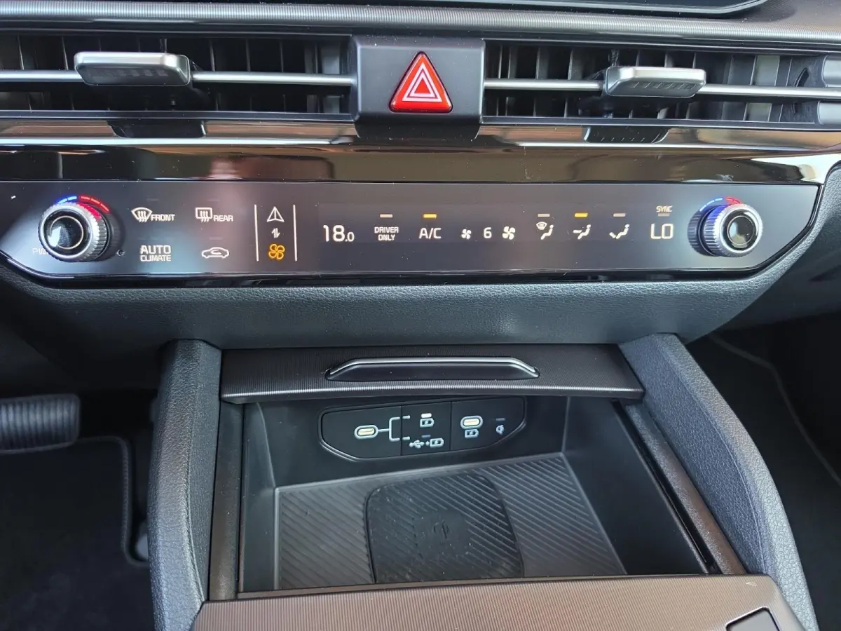 1.6 T-GDi Hybrid DynamicPlusLine | Stoel + Stuur verwarming | Navigatie | Climate control | Schuif/kantel dak | Elektrische achter klep