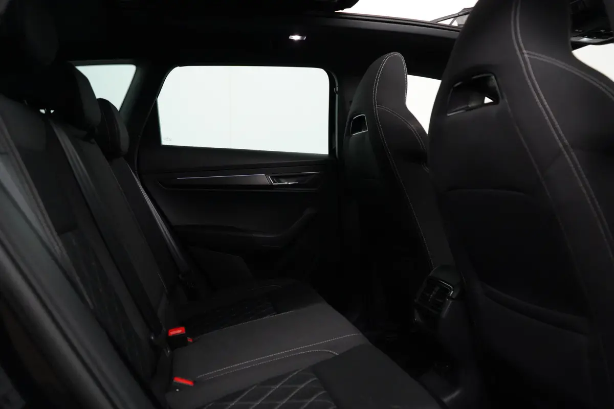 1.5 TSI 150PK DSG-7 Sportline PANORAMADAK | NAVIGATIE | STOELVERW. | 360 CAMERA | 19 INCH | STOEL + STUURVERW.