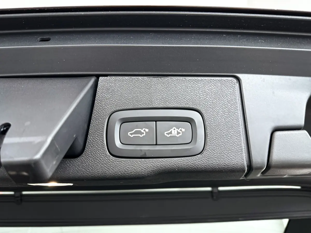 T8 Plug-in hybrid AWD Ultra Dark | Panoramadak | 360° camera | Bowers & WIlkins | Luchtvering | Head-up display | Stoelventilatie | Trekhaak