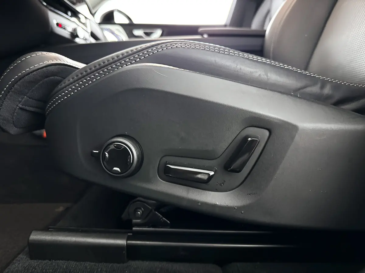 T8 Plug-in hybrid AWD Ultra Dark | Panoramadak | 360° camera | Bowers & WIlkins | Luchtvering | Head-up display | Stoelventilatie | Trekhaak