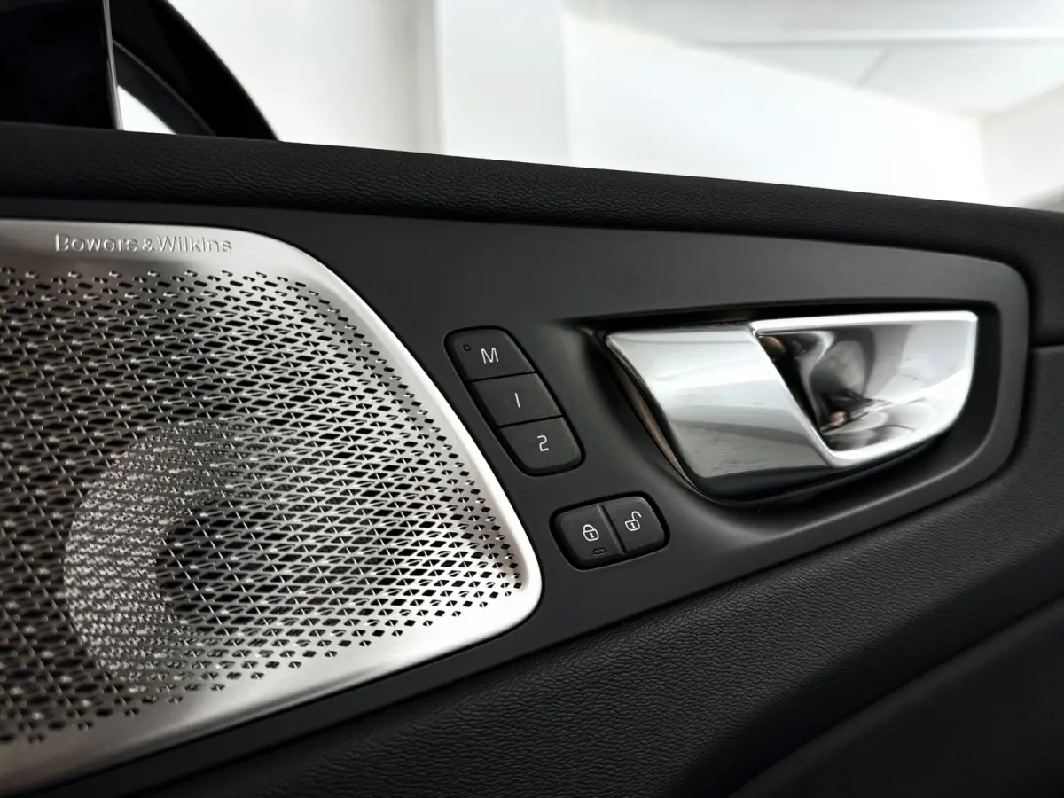 T8 Plug-in hybrid AWD Ultra Dark | Panoramadak | 360° camera | Bowers & WIlkins | Luchtvering | Head-up display | Stoelventilatie | Trekhaak