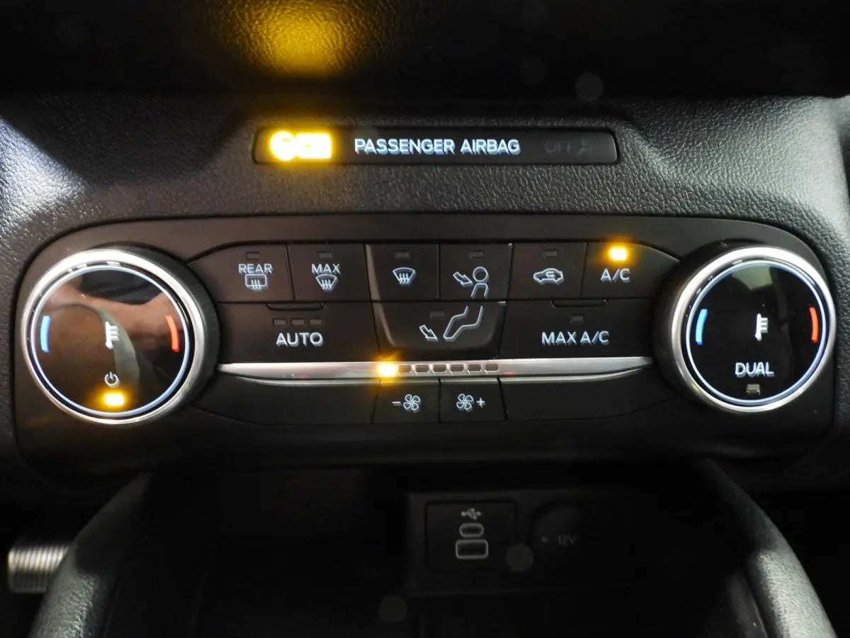 2.5 PHEV Plug-In Titanium NAVI/CAMERA/CLIMA/CRUISE/17"LMV!