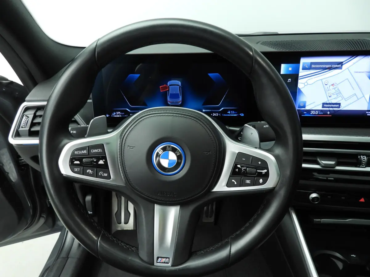 320e | M-Sportpakket | LED | Navigatie | Active cruise | Schuifdak | Sportstoelen | DAB | Alu 18 inch