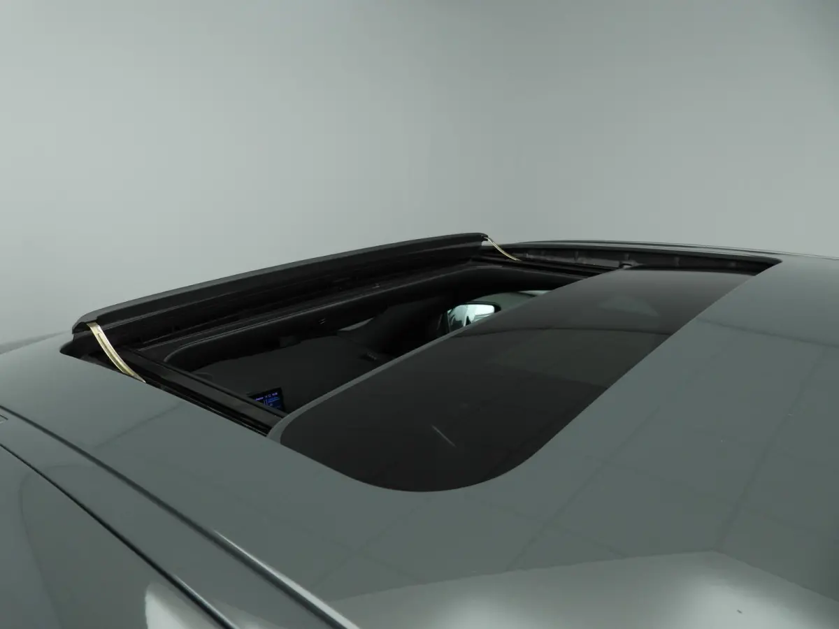 320e | M-Sportpakket | LED | Navigatie | Active cruise | Schuifdak | Sportstoelen | DAB | Alu 18 inch