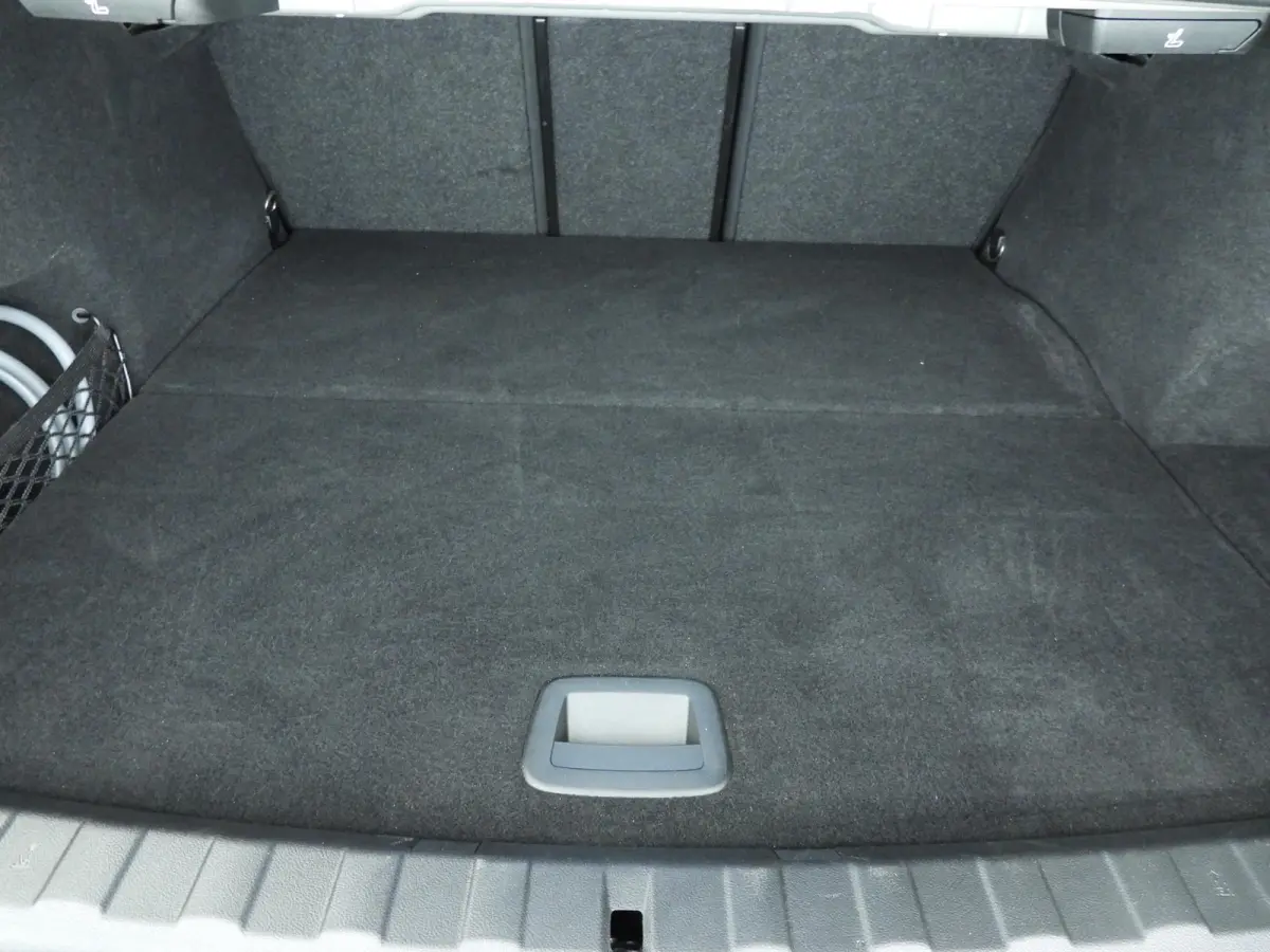 320e | M-Sportpakket | LED | Navigatie | Active cruise | Schuifdak | Sportstoelen | DAB | Alu 18 inch