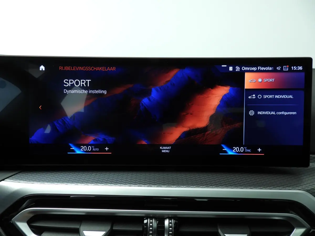 320e | M-Sportpakket | LED | Navigatie | Active cruise | Schuifdak | Sportstoelen | DAB | Alu 18 inch