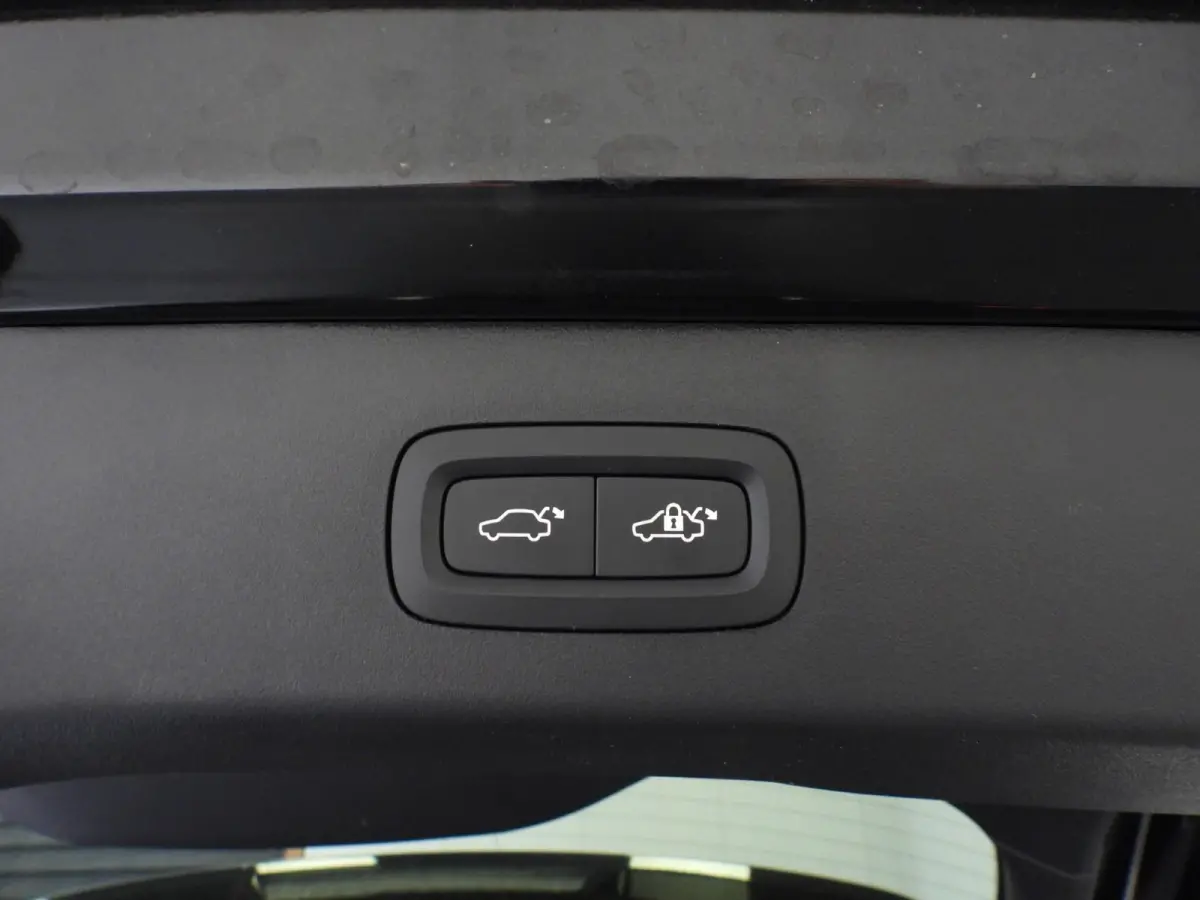 1.5 PHEV Plug-In ZWARTE HEMEL/360CAM/SCHUIFDAK/LED/20"LMV!