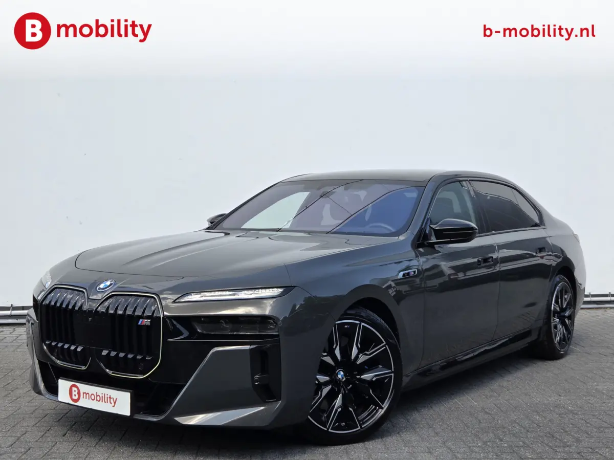 M70 xDrive 106 kWh 'Dravitgrau' Automatische Portieren Nw. pr. €225.242,- NL Auto! | Sky Lounge Panoramadak | Entertainment achter | Innovatiepack