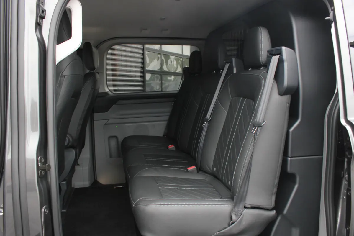 Cust. 320 L2H1 Sport 71 kWh DC DUBBEL CABINE / JB-EDITON / CAMERA / 370KM RANGE / APPLE CARPLAY DRIVERS-PACK /FULL