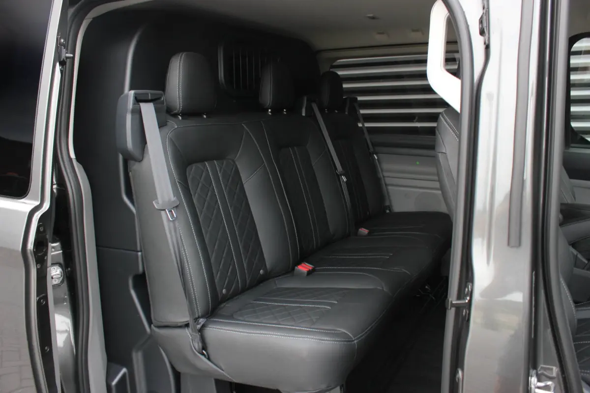 Cust. 320 L2H1 Sport 71 kWh DC DUBBEL CABINE / JB-EDITON / CAMERA / 370KM RANGE / APPLE CARPLAY DRIVERS-PACK /FULL