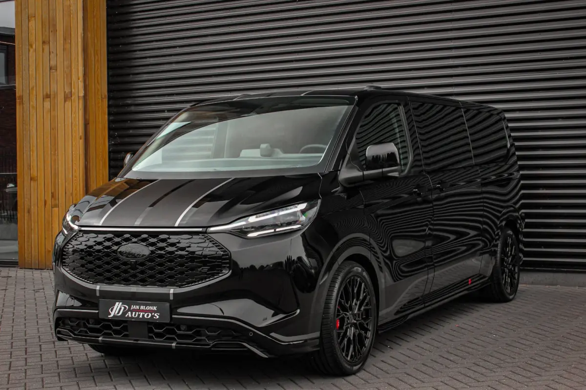 Cust. 320 L2H1 Sport 71 kWh DC DUBBEL CABINE / JB-EDITON / CAMERA / 370KM RANGE / APPLE CARPLAY DRIVERS-PACK /FULL