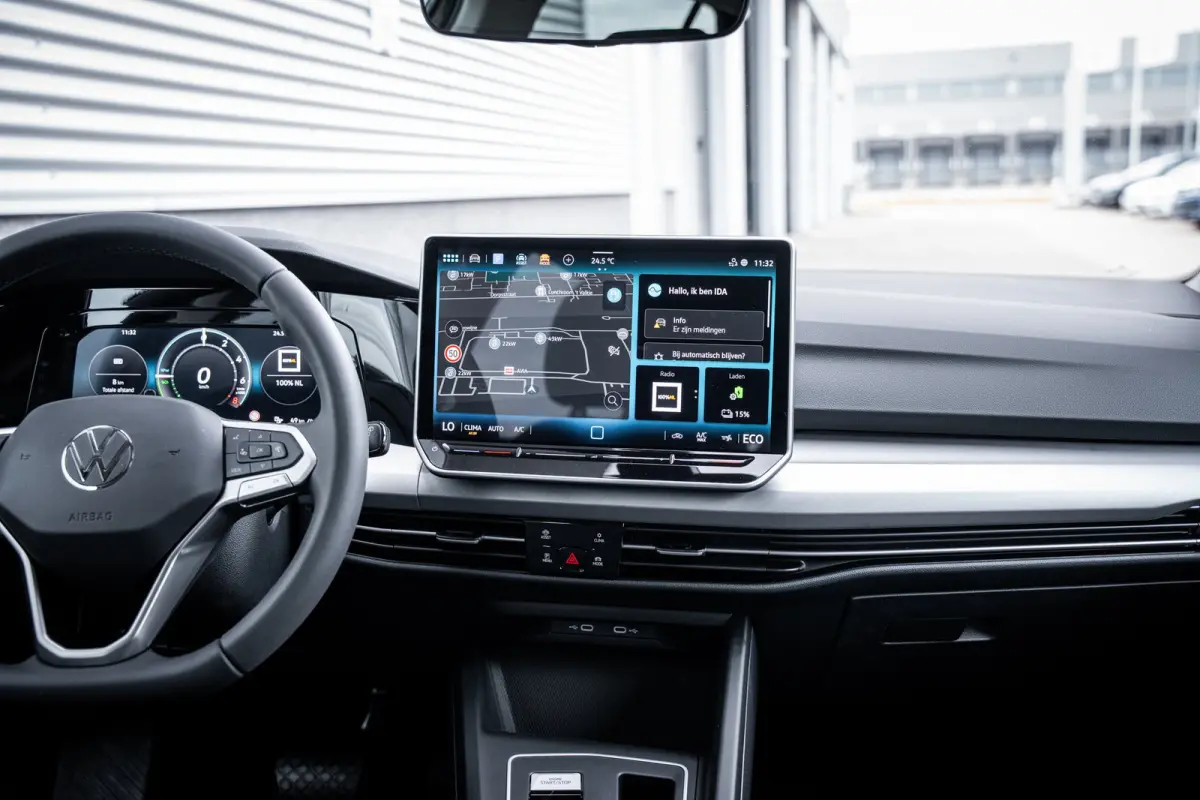 Life Edition eHybrid | 'App-Connect' draadloze smartphone integratie | Achterbank in ongelijke delen neerklapbaar incl. middenarmsteun en doorlaadmogelijkheid | Achterlichten LED