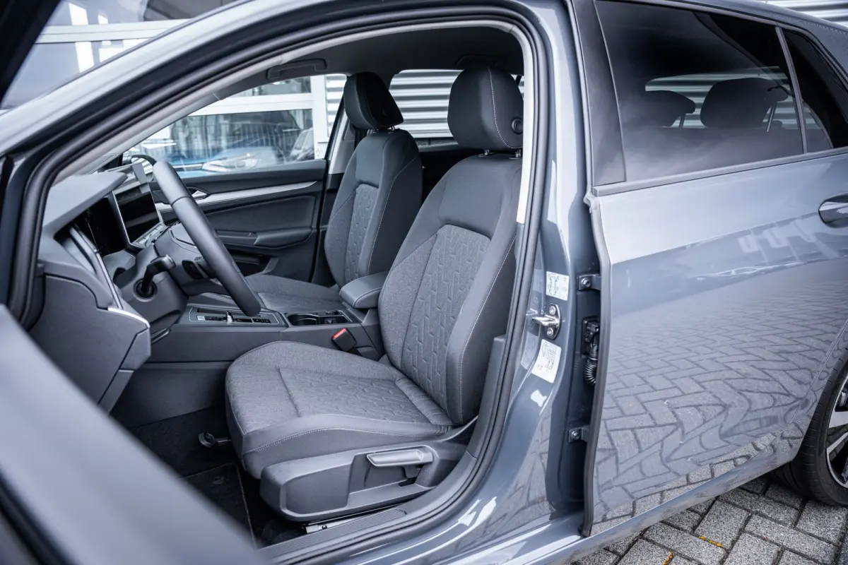 Life Edition eHybrid | 'App-Connect' draadloze smartphone integratie | Achterbank in ongelijke delen neerklapbaar incl. middenarmsteun en doorlaadmogelijkheid | Achterlichten LED