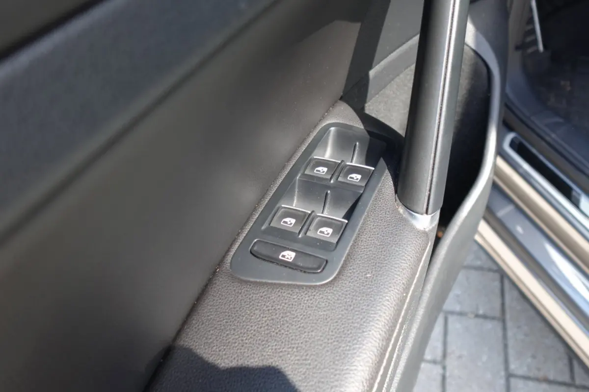 1.6 TDI Highline R-Line PANO ACC CAMERA VOL