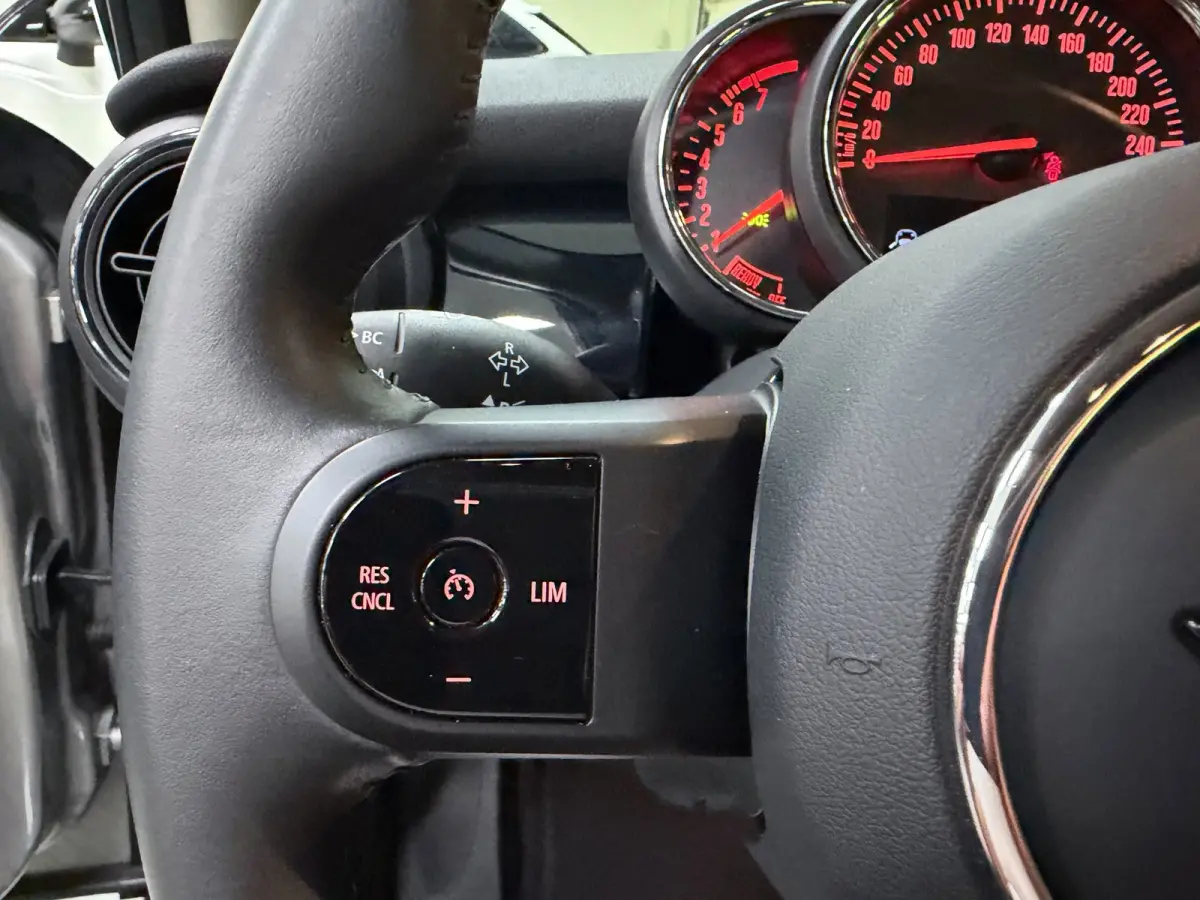 1.5 Cooper Camden BLACK-EDITION 136PK NAVI/CARPLAY/LED/DAB/ECC/PDC/CRUISE///