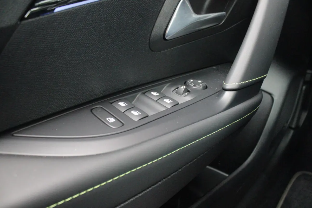 1.2 Hybrid 145PK AUTOMAAT GT | CAMERA VOOR + ACHTER | NAVIGATIE | DRAADLOZE APPLE CARPLAY/ANDROID AUTO | FULL LED KOPLAMPEN | LICHTMETALEN VELGEN 17" | DODEHOEK DETECTIE | DRAADLOZE TELEFOON